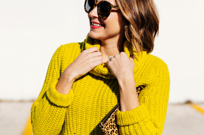 dallas fashion blogger, yellow sweater, fleurdille