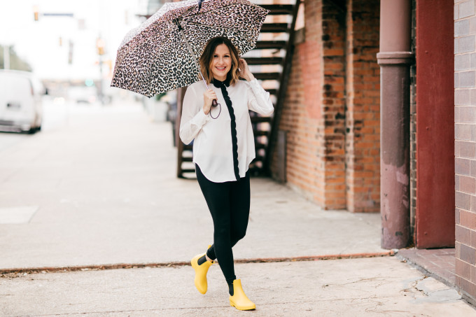 dallas fashion blogger, dallas blogger, fleurdille, banana republic rain boots