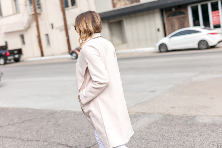 Say goodbye to worrying about being swallowed up by your coat! Here are 3 Tips that will slim your figure when you're wearing an oversized coat.