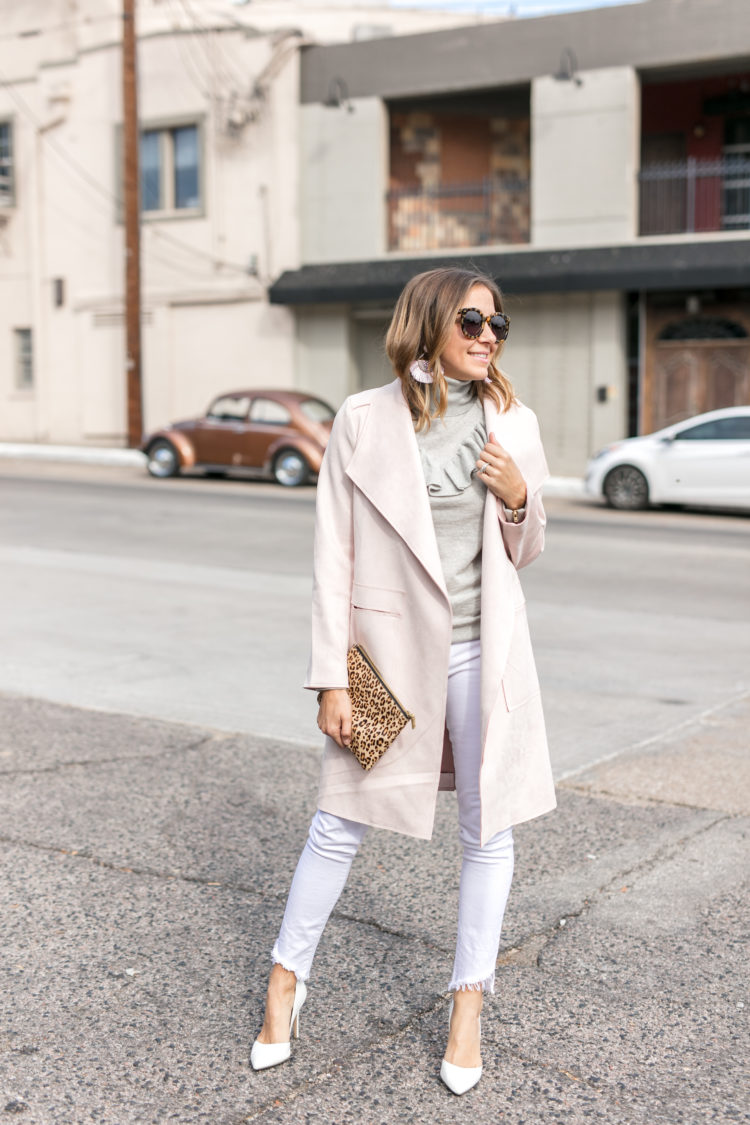 Say goodbye to worrying about being swallowed up by your coat! Here are 3 Tips that will slim your figure when you're wearing an oversized coat.