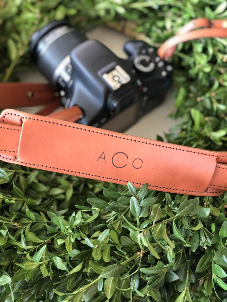 Whether you're an professional or not, we're all taking photos every day. Elevate your camera with a new leather foto strap!