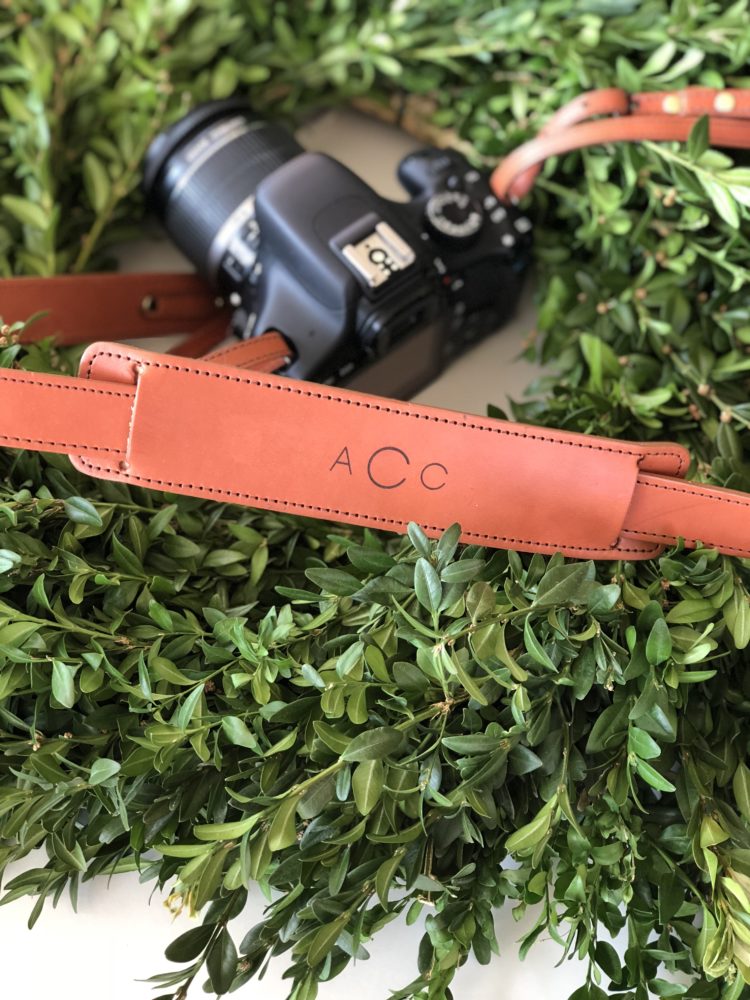 Whether you're an professional or not, we're all taking photos every day. Elevate your camera with a new leather foto strap!