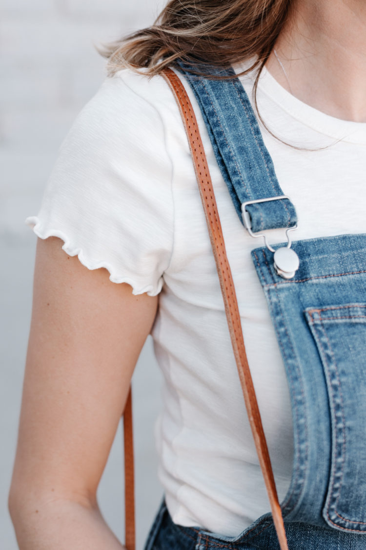 Overalls are one of the biggest trends for 2018. This pair is the best pair of everyday overalls and can be styled so many ways it's a must have for Spring wardrobe.
